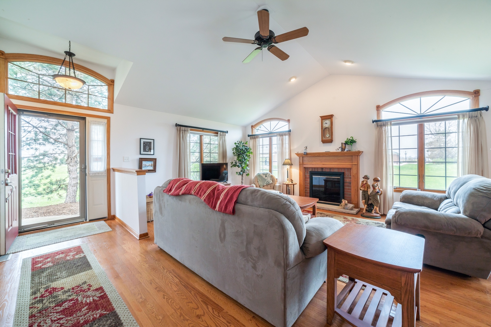 471 Linden Circle Beecher, IL 60401 - Photo 3 of 13