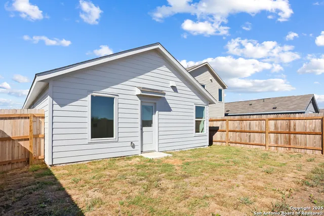 $1,395 | 316 Alligator Creek, Seguin, TX 78155