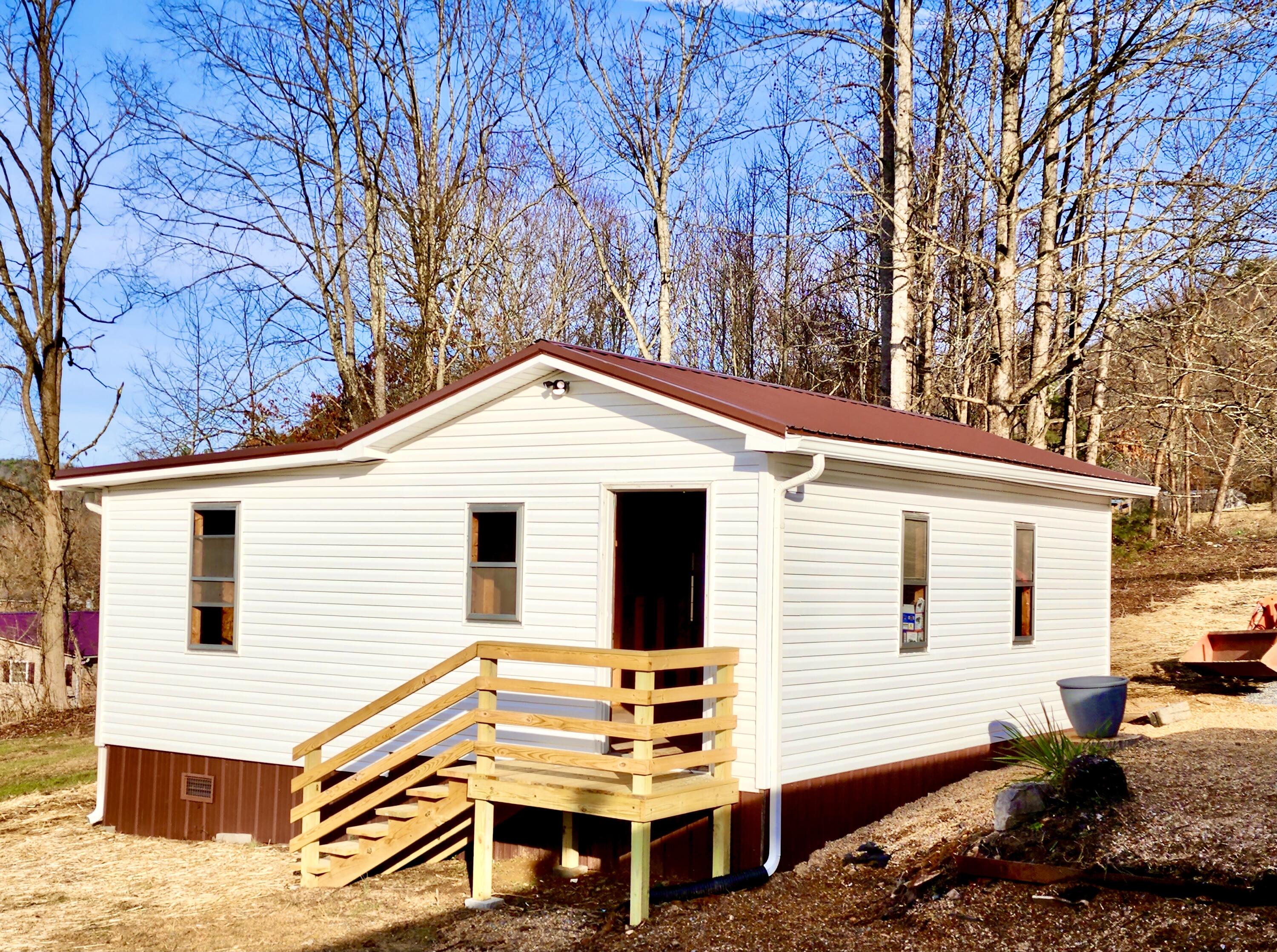 107 Masters Street Erwin, TN 37650 - Photo 5 of 43 48C4A01B-9BCD-4296-A35F-6CE89581E6F7