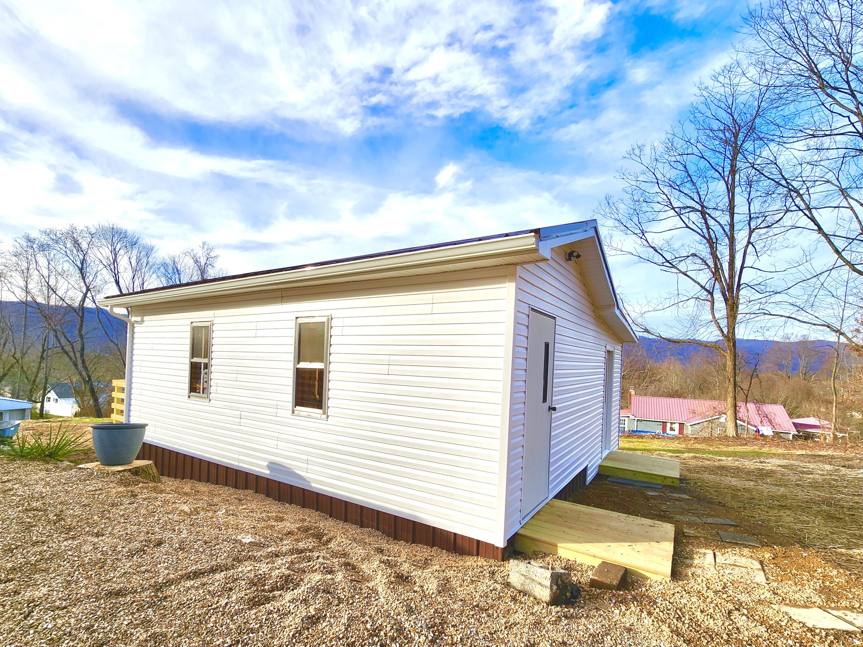 107 Masters Street Erwin, TN 37650 - Photo 6 of 43 CD4BA70B-5B75-481D-A51E-3DB7845F5703