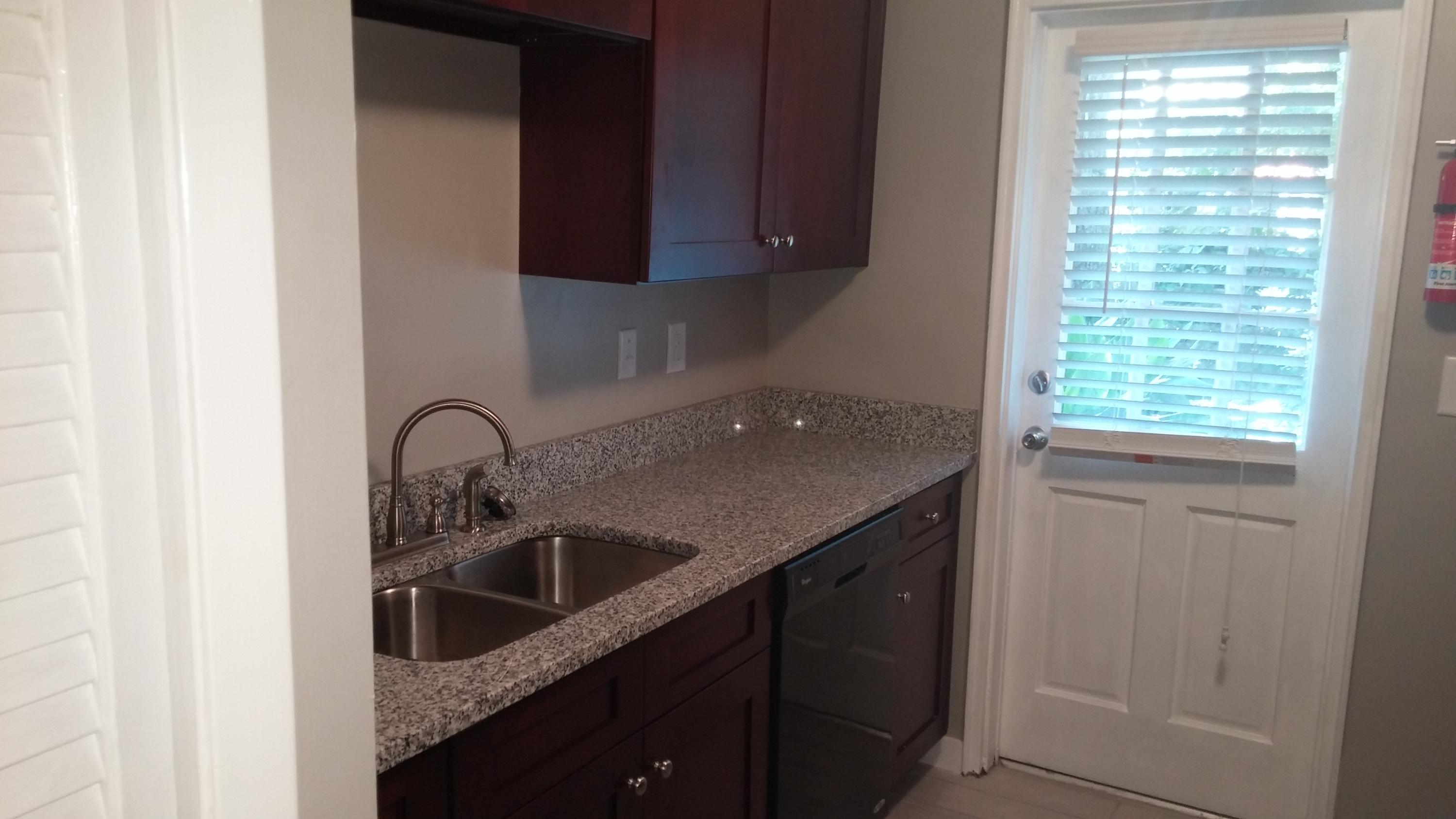 173 Rutledge Avenue, Unit H Charleston, SC 29403 - Photo 4 of 13 0728151215b