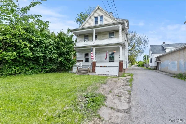 $184,900 | 1810 Niagara Street, Niagara Falls, NY 14303