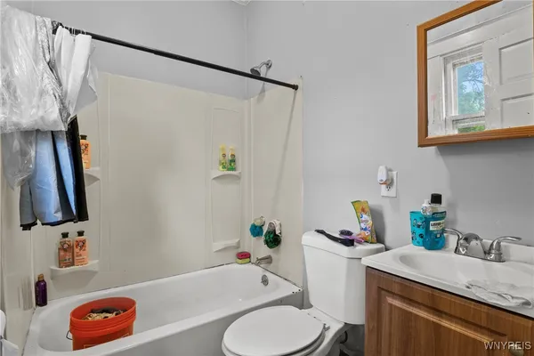 $184,900 | 1810 Niagara Street, Niagara Falls, NY 14303