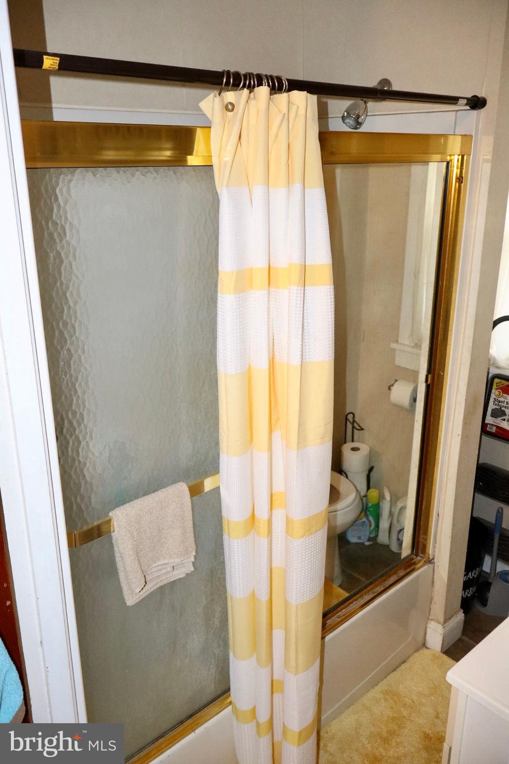 3420 Penn Avenue Sinking Spring, PA 19608 - Photo 10 of 34 a bathroom with a shower and a tub