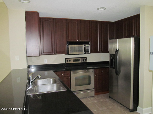 9745 Touchton Road, Unit 2723 Jacksonville, FL 32246 - Photo 3 of 8 KITCHEN