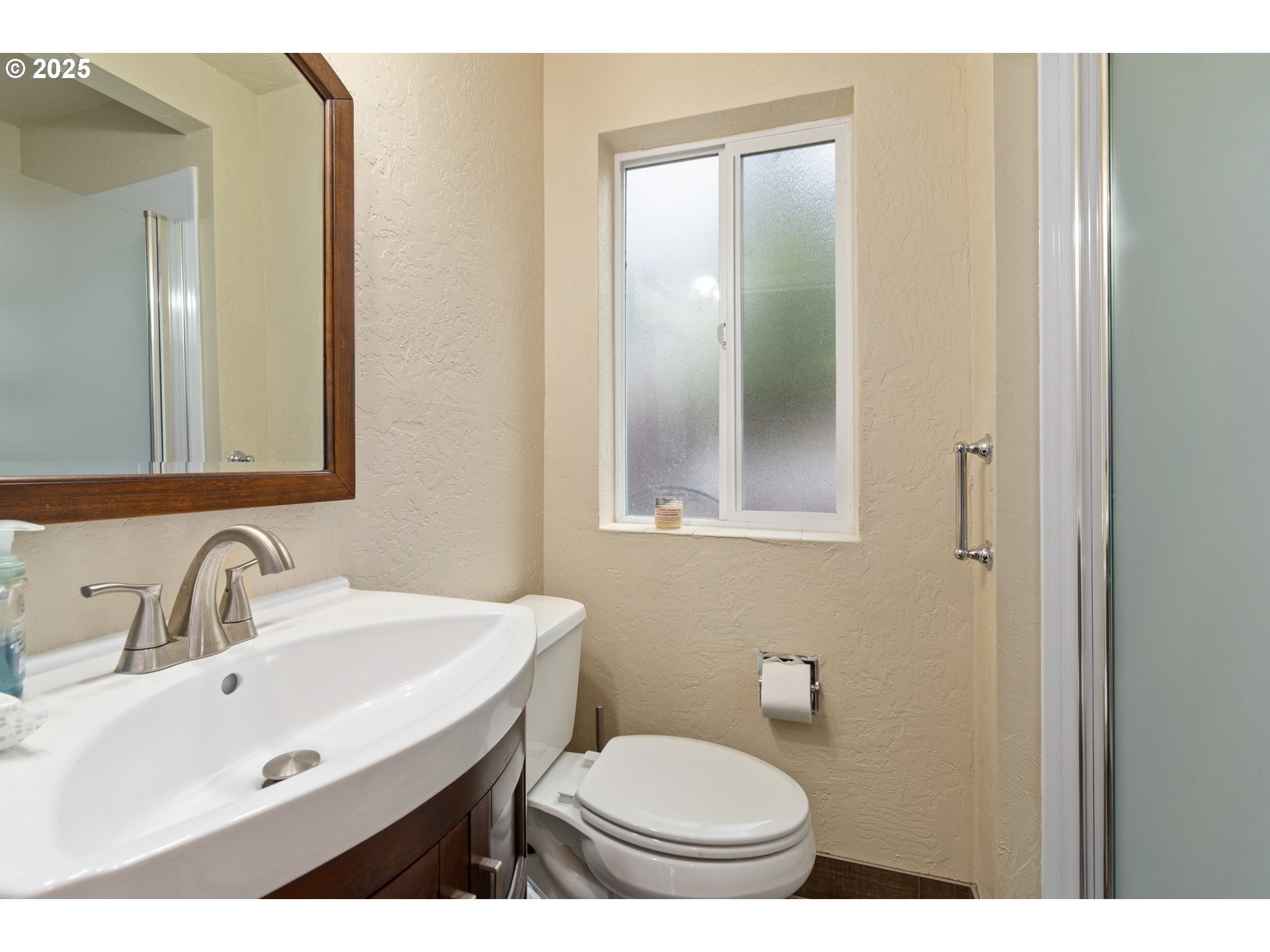 2746 Harlow Road Eugene, OR 97401 - Photo 12 of 22 a bathroom with a sink and a mirror