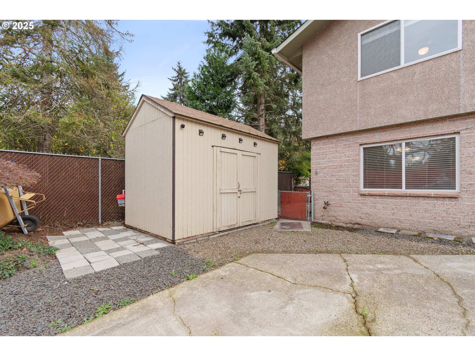 2746 Harlow Road Eugene, OR 97401 - Photo 22 of 22 a view of a backyard