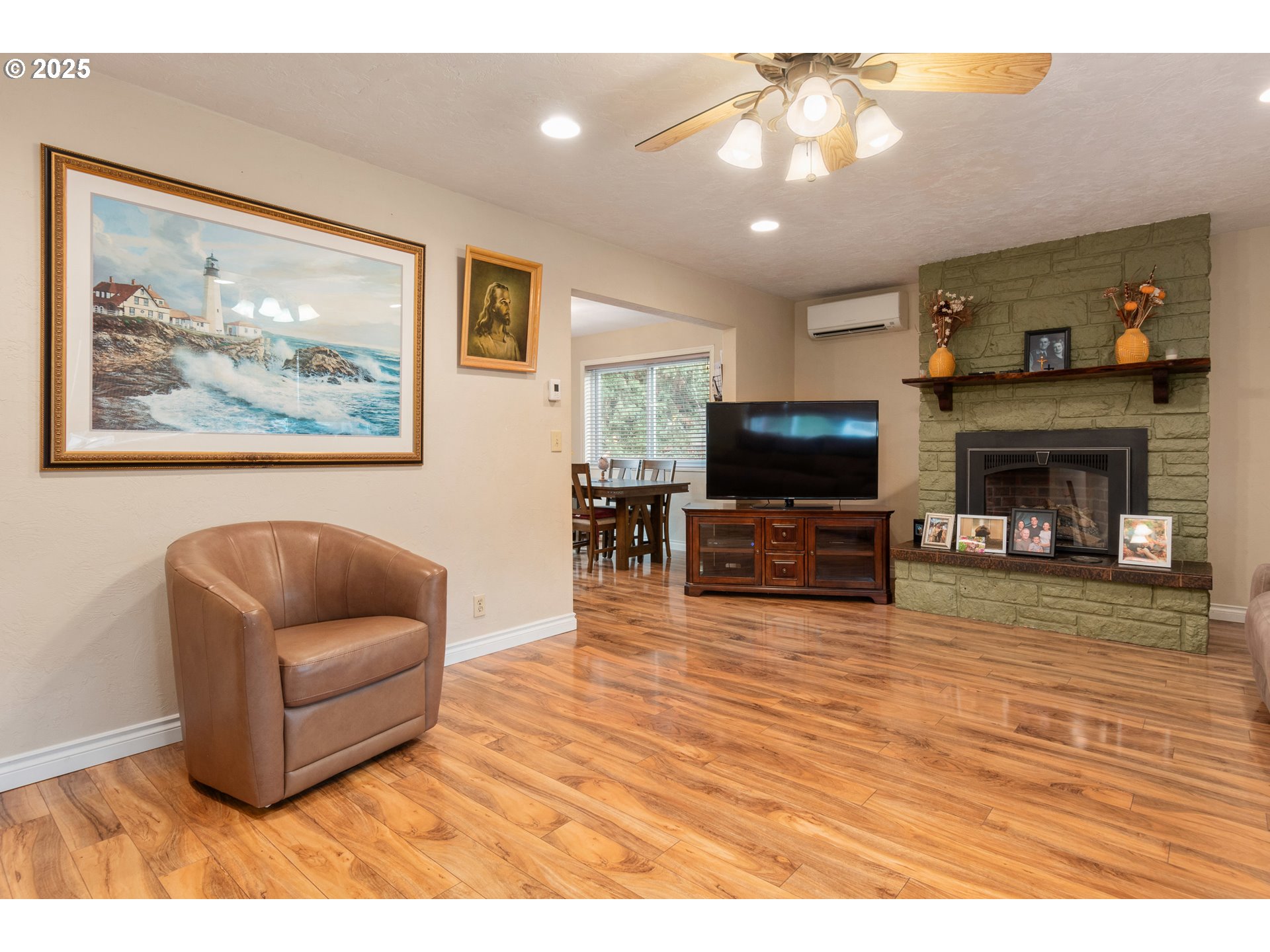 2746 Harlow Road Eugene, OR 97401 - Photo 5 of 22 a living room with furniture and a flat screen tv