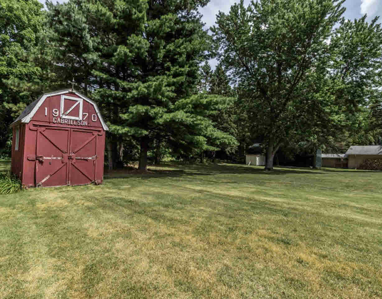 701 Silver Lake Road Linden, MI 48451 - Photo 33 of 36 21354331-32.JPG