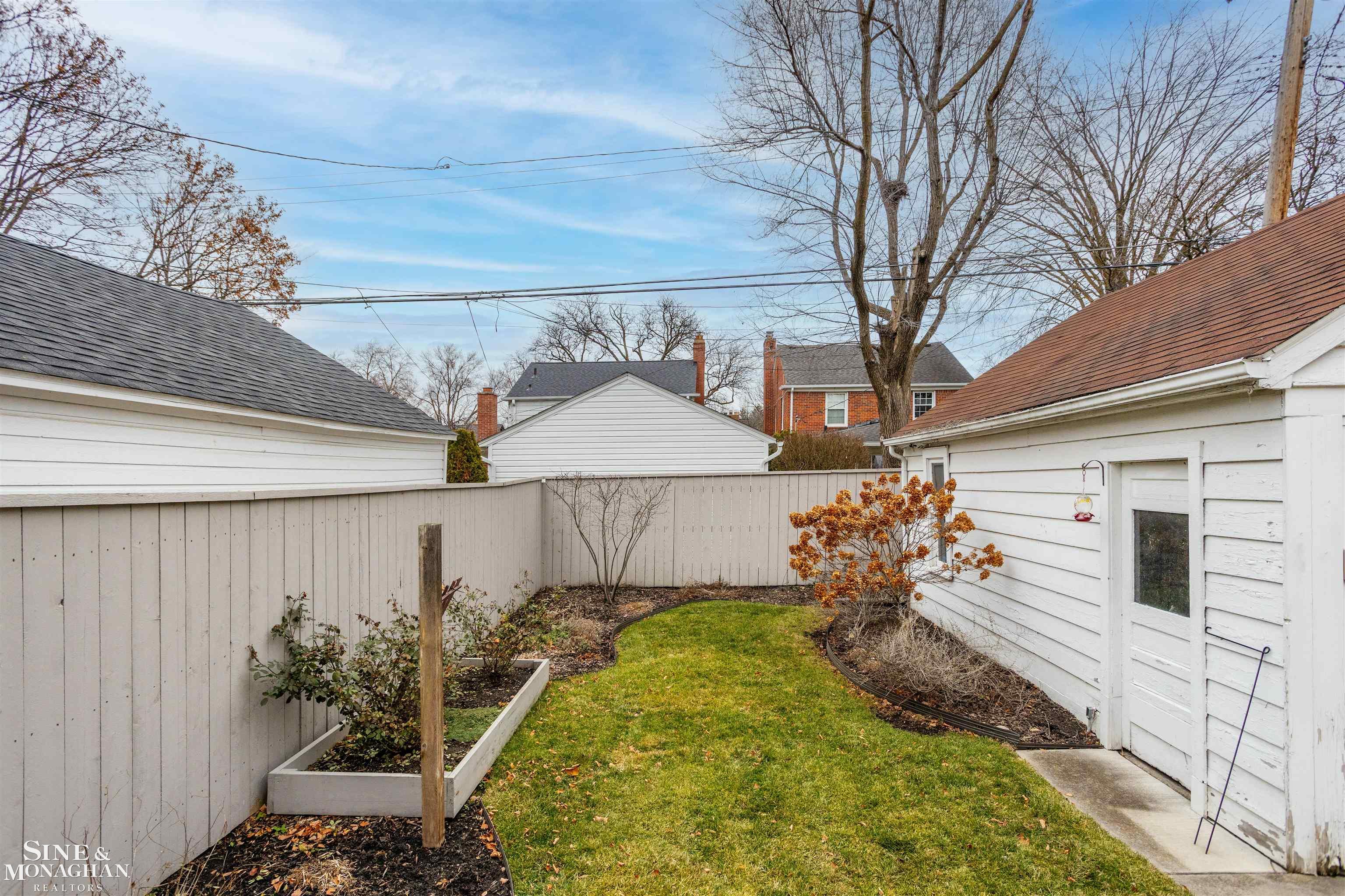454 Cloverly Road Grosse Pointe Farms, MI 48236 - Photo 31 of 38