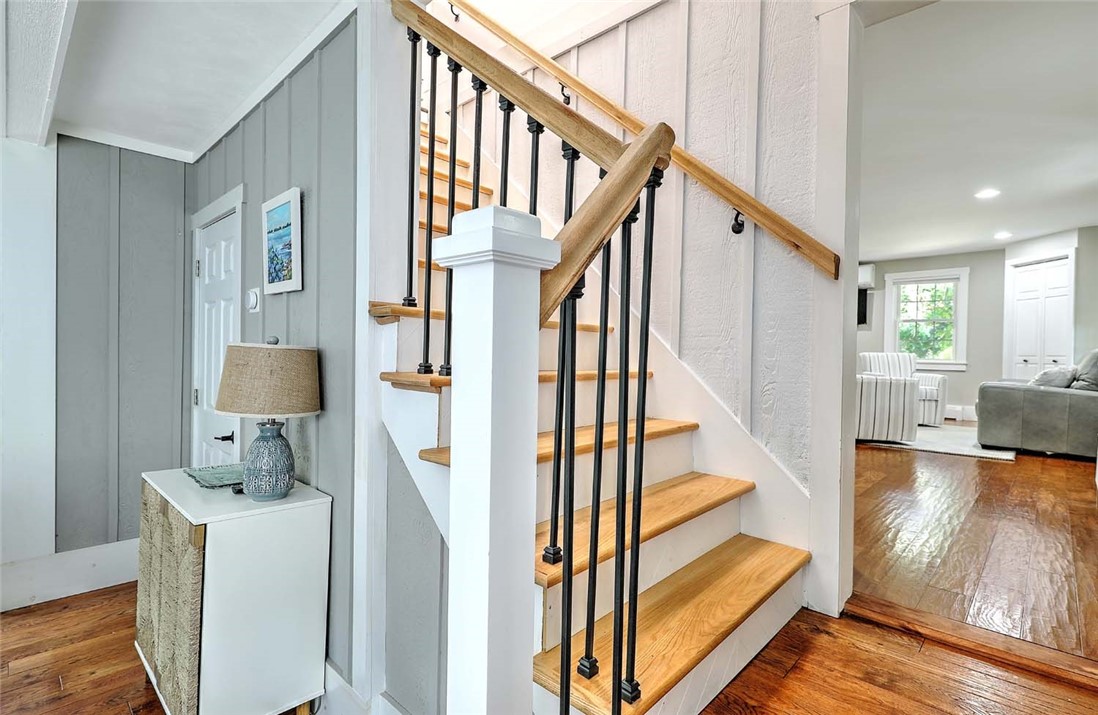 1216 East Main Road Middletown, RI 02842 - Photo 11 of 26