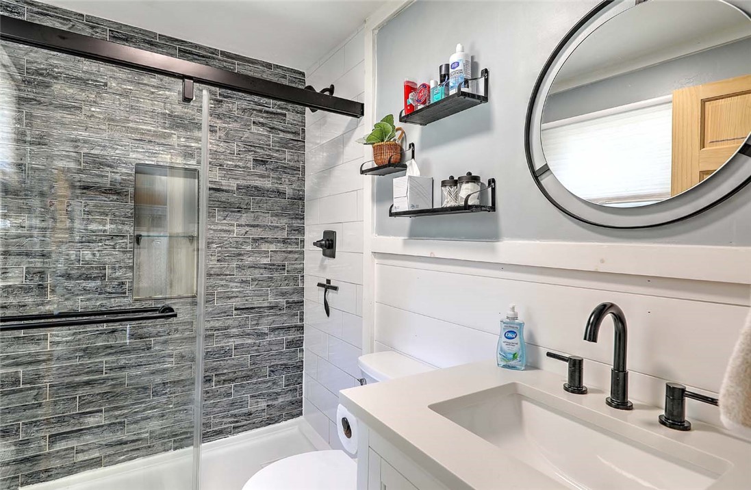 1216 East Main Road Middletown, RI 02842 - Photo 16 of 26