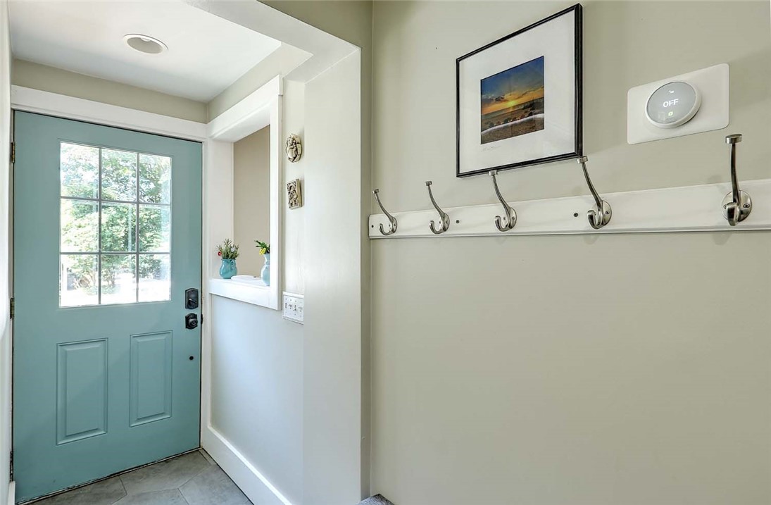 1216 East Main Road Middletown, RI 02842 - Photo 3 of 26