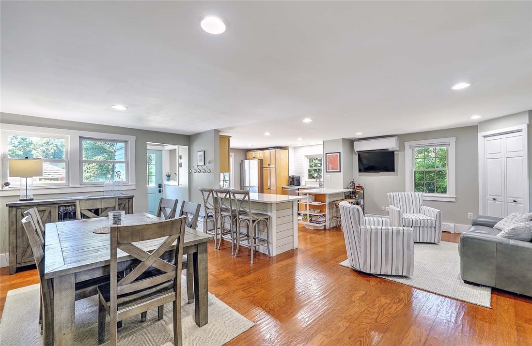 1216 East Main Road Middletown, RI 02842 - Photo 4 of 26