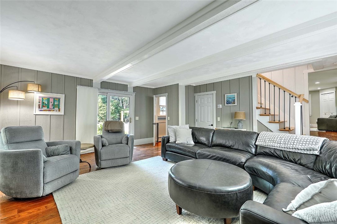 1216 East Main Road Middletown, RI 02842 - Photo 9 of 26