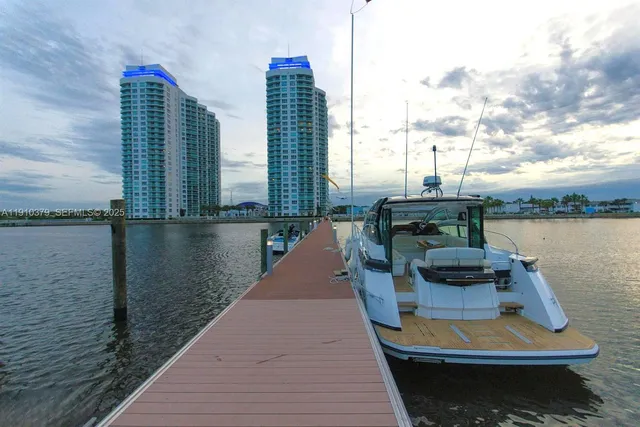 $4,000 | 231 Riverside Drive, Unit 510, Daytona Beach, FL 32117