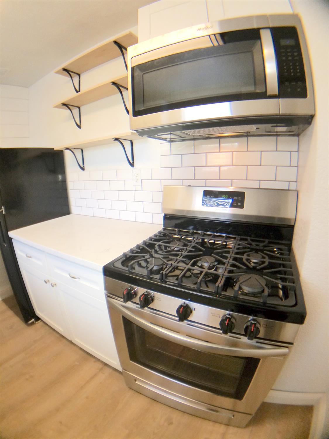 5121 Kenneth Avenue Carmichael, CA 95608 - Photo 8 of 38 a close view of stove