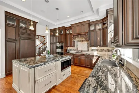 $1,750,000 | 295 Meadowbrook Country Club Way, Ballwin, MO 63011