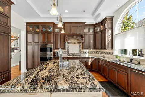 $1,750,000 | 295 Meadowbrook Country Club Way, Ballwin, MO 63011