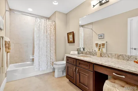 $1,750,000 | 295 Meadowbrook Country Club Way, Ballwin, MO 63011