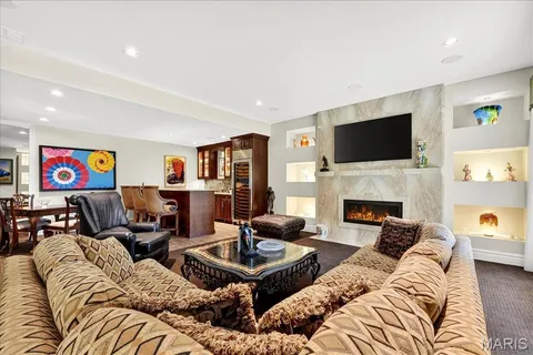 $1,750,000 | 295 Meadowbrook Country Club Way, Ballwin, MO 63011