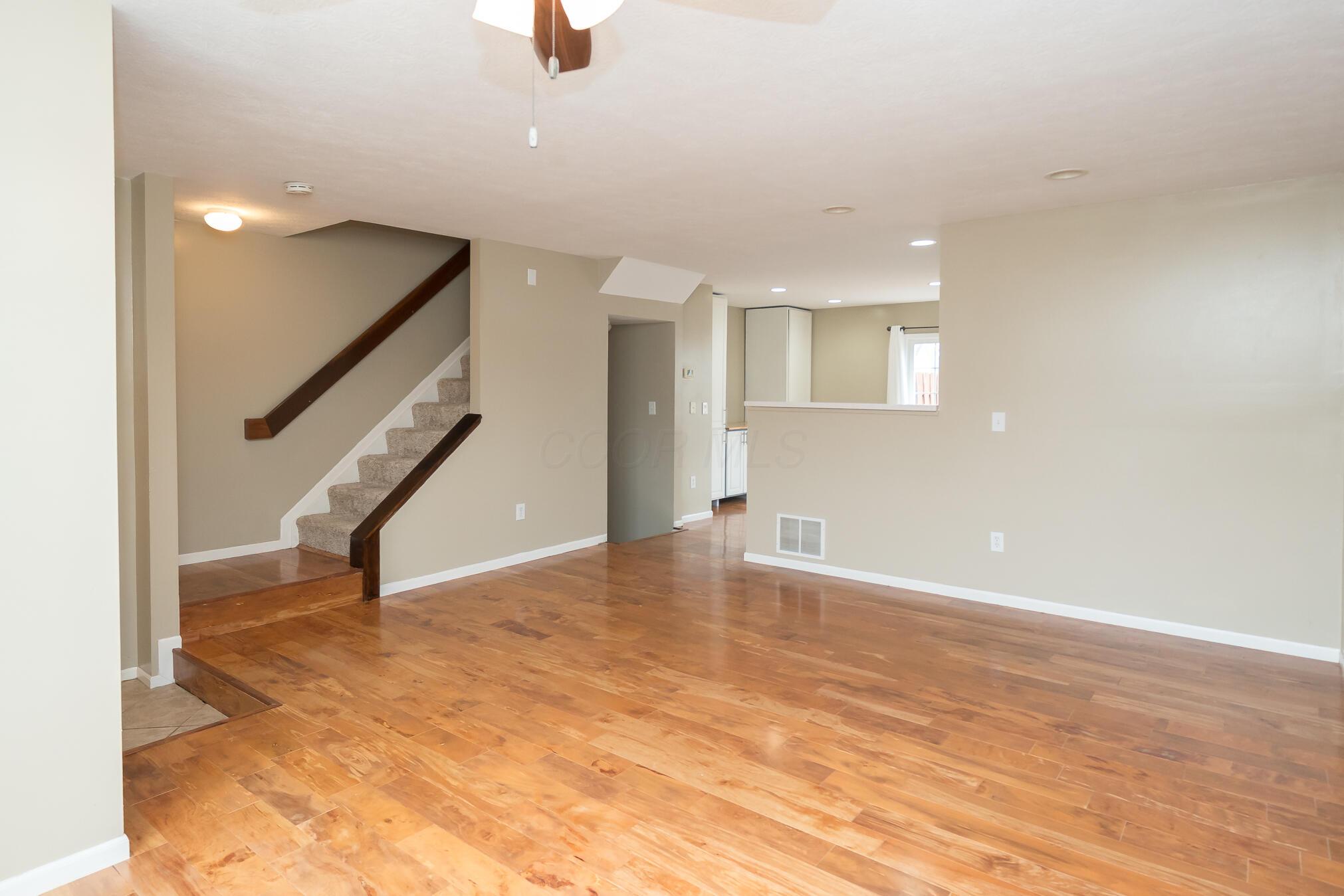 235 Millpond Road Sunbury, OH 43074 - Photo 4 of 24 Living Room
