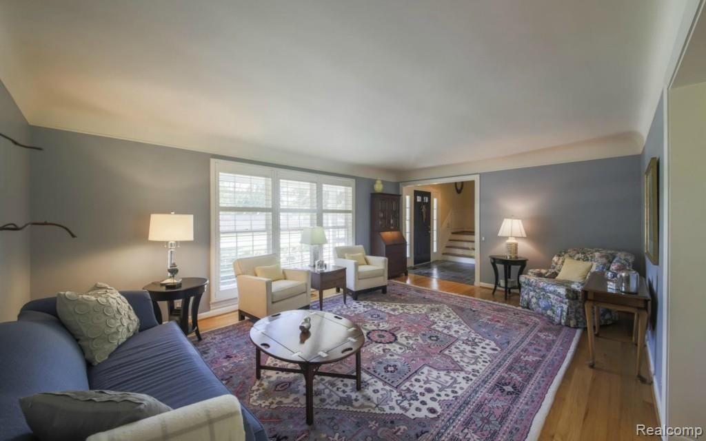 636 Cook Road Grosse Pointe Woods, MI 48236 - Photo 12 of 33