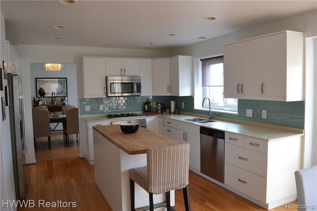 628 Seabrook Drive Rochester, MI 48307 - Photo 7 of 25 07 - Kitchen.JPG