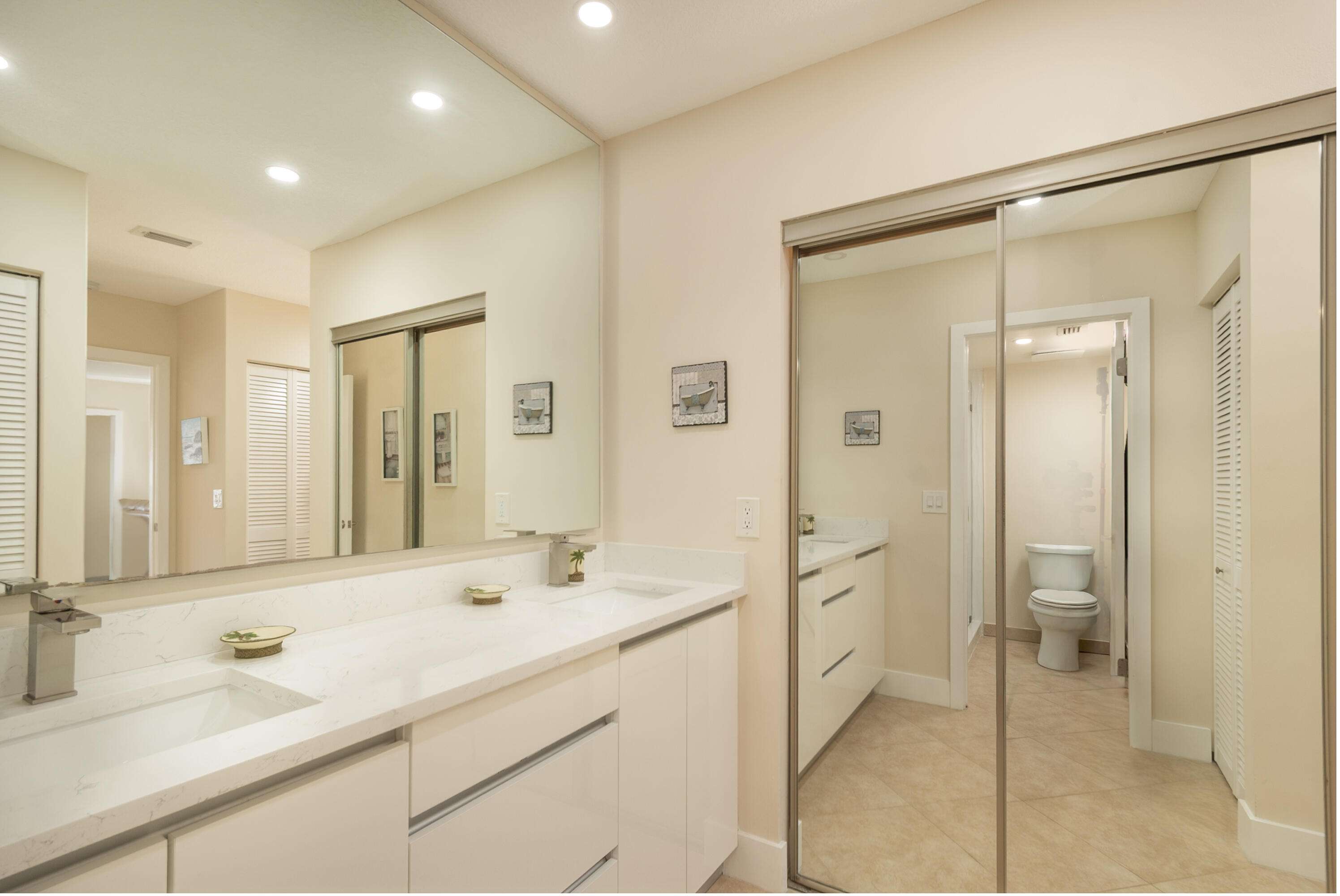 21703 Tall Palm Circle, Unit 5D Boca Raton, FL 33433 - Photo 24 of 36 Master Vanity