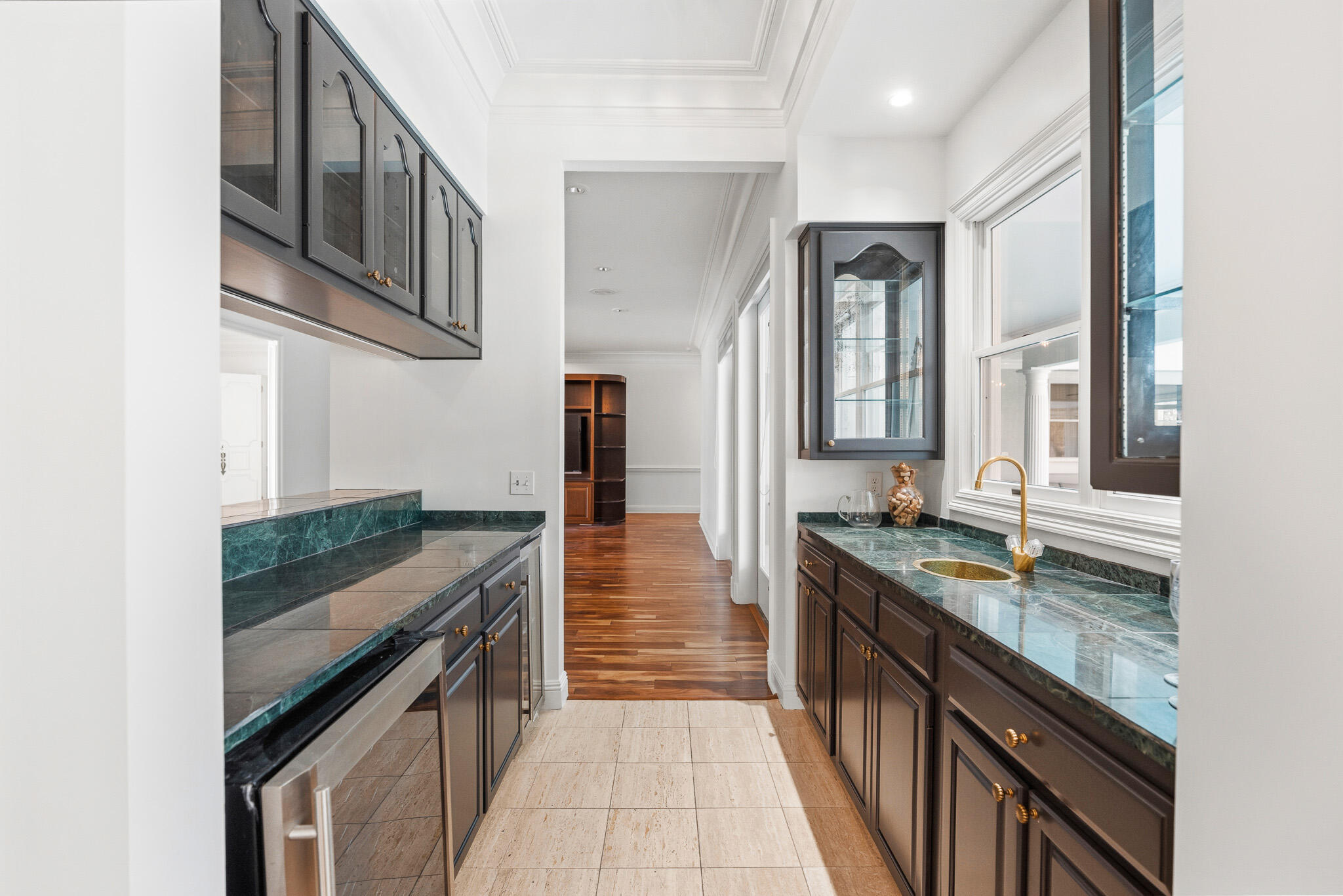 8 Weekewachee Circle Destin, FL 32541 - Photo 20 of 59 a kitchen with granite countertop a stove and cabinets