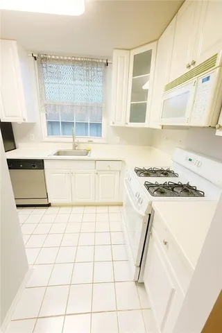 $779,000 | 40 Oceana Drive West, Unit 2B | Brighton Beach