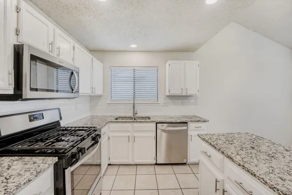 $2,350 | 11922 Meadowfire Drive, Austin, TX 78758