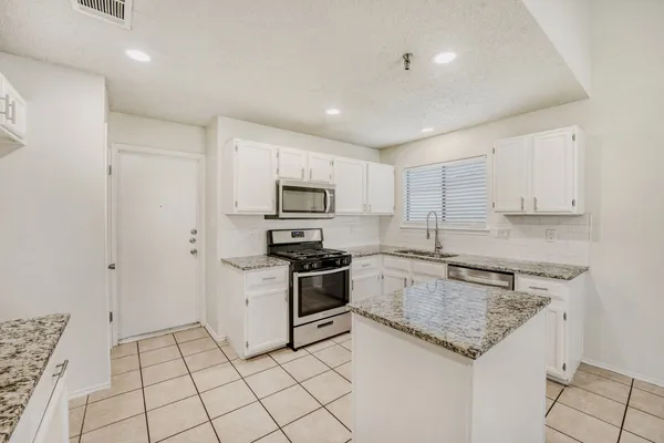 $2,350 | 11922 Meadowfire Drive, Austin, TX 78758