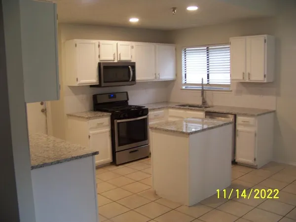 $2,350 | 11922 Meadowfire Drive, Austin, TX 78758
