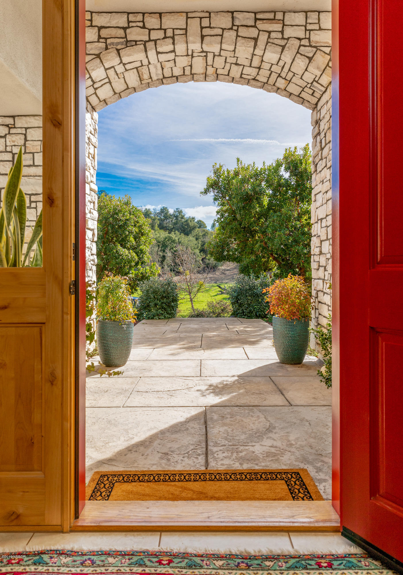 a view of a pathway along a building