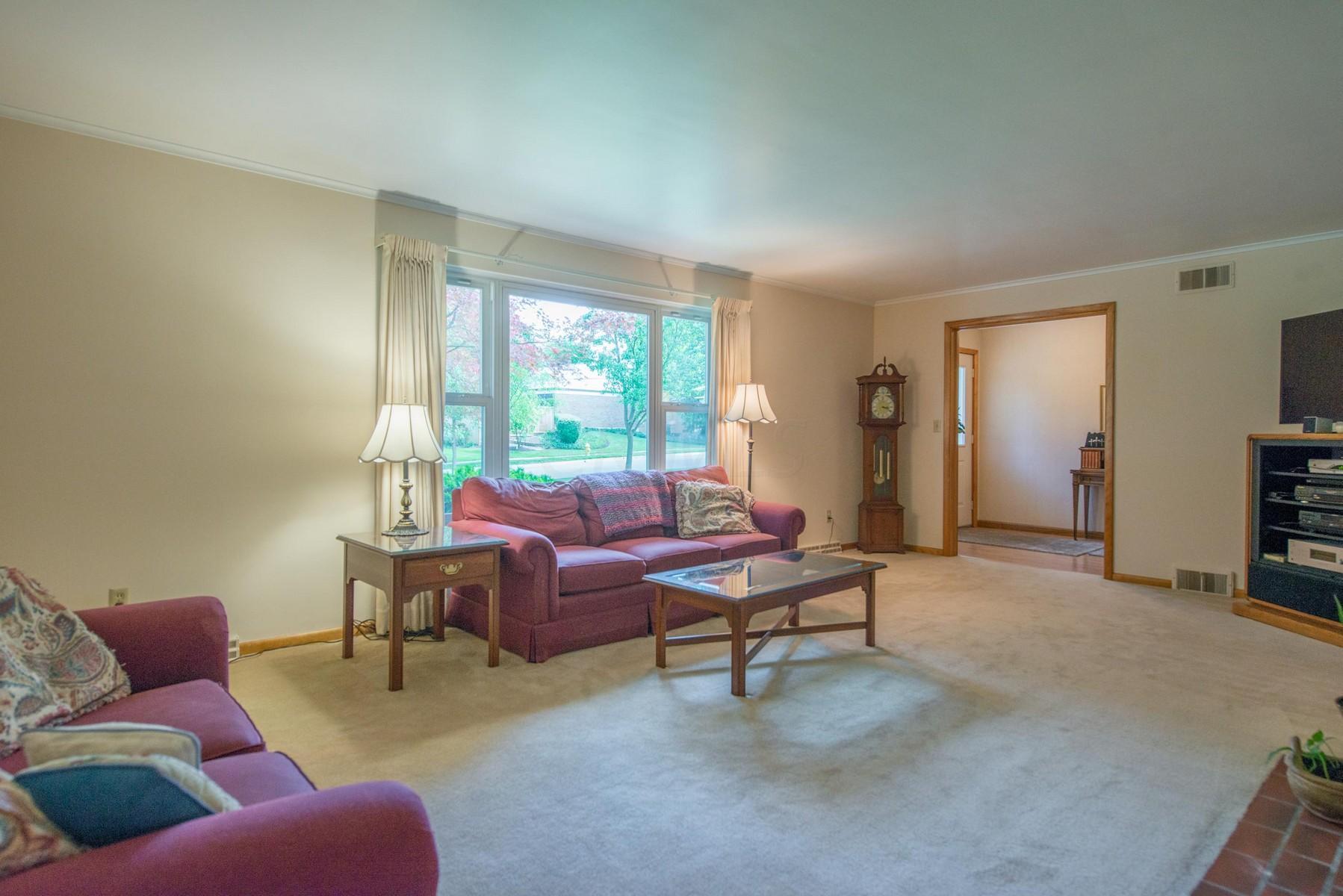 2465 Lytham Road Upper Arlington, OH 43220 - Photo 3 of 50