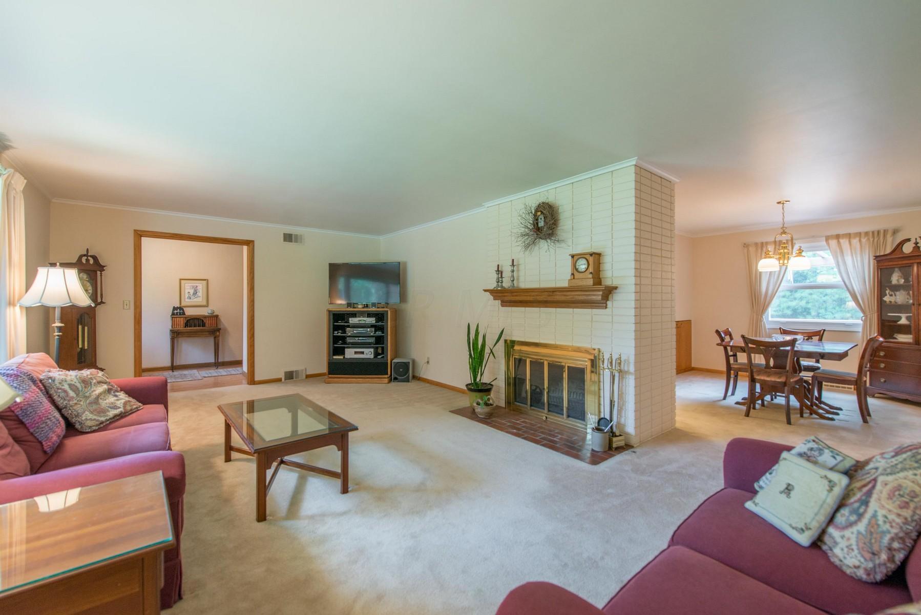 2465 Lytham Road Upper Arlington, OH 43220 - Photo 4 of 50