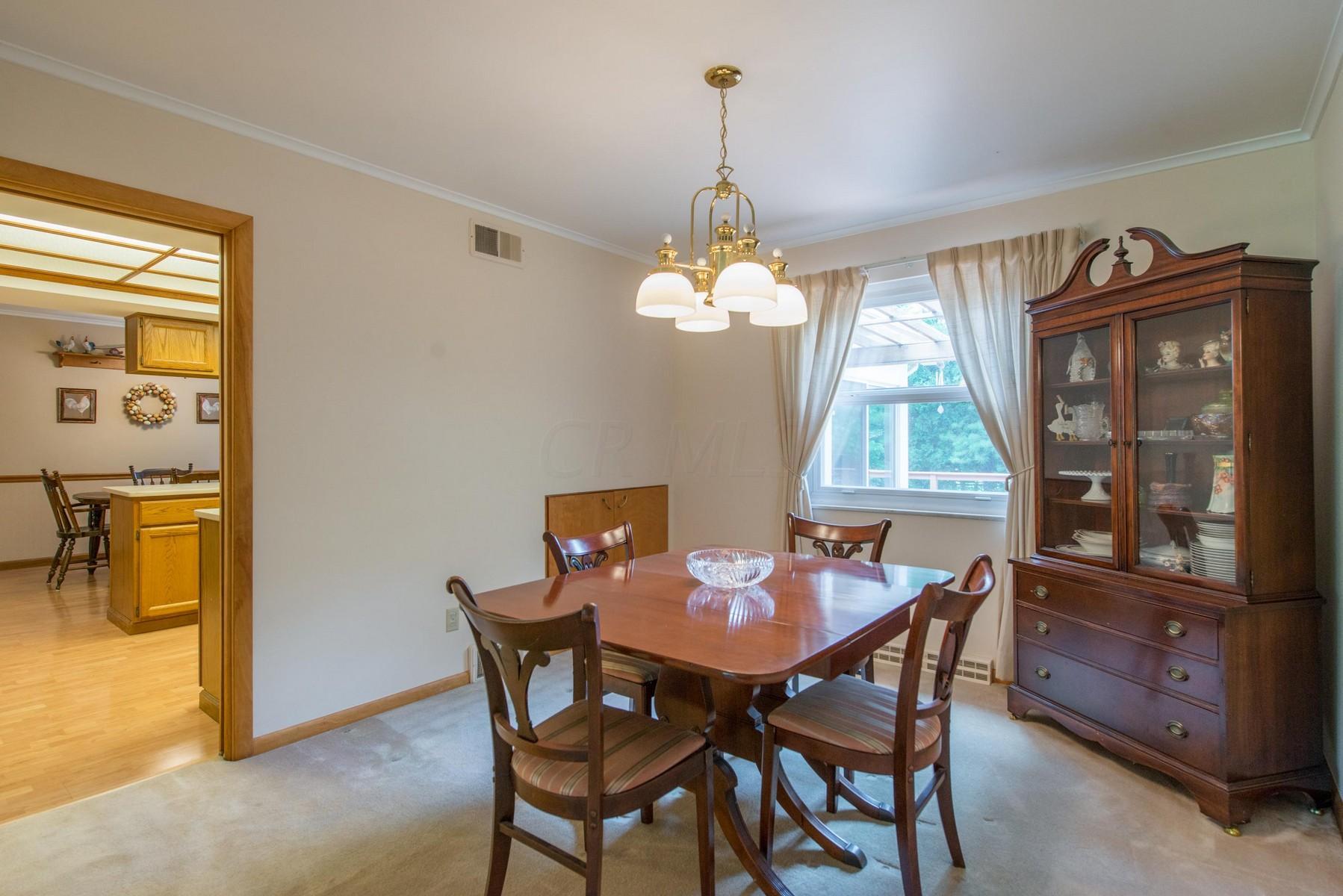 2465 Lytham Road Upper Arlington, OH 43220 - Photo 6 of 50
