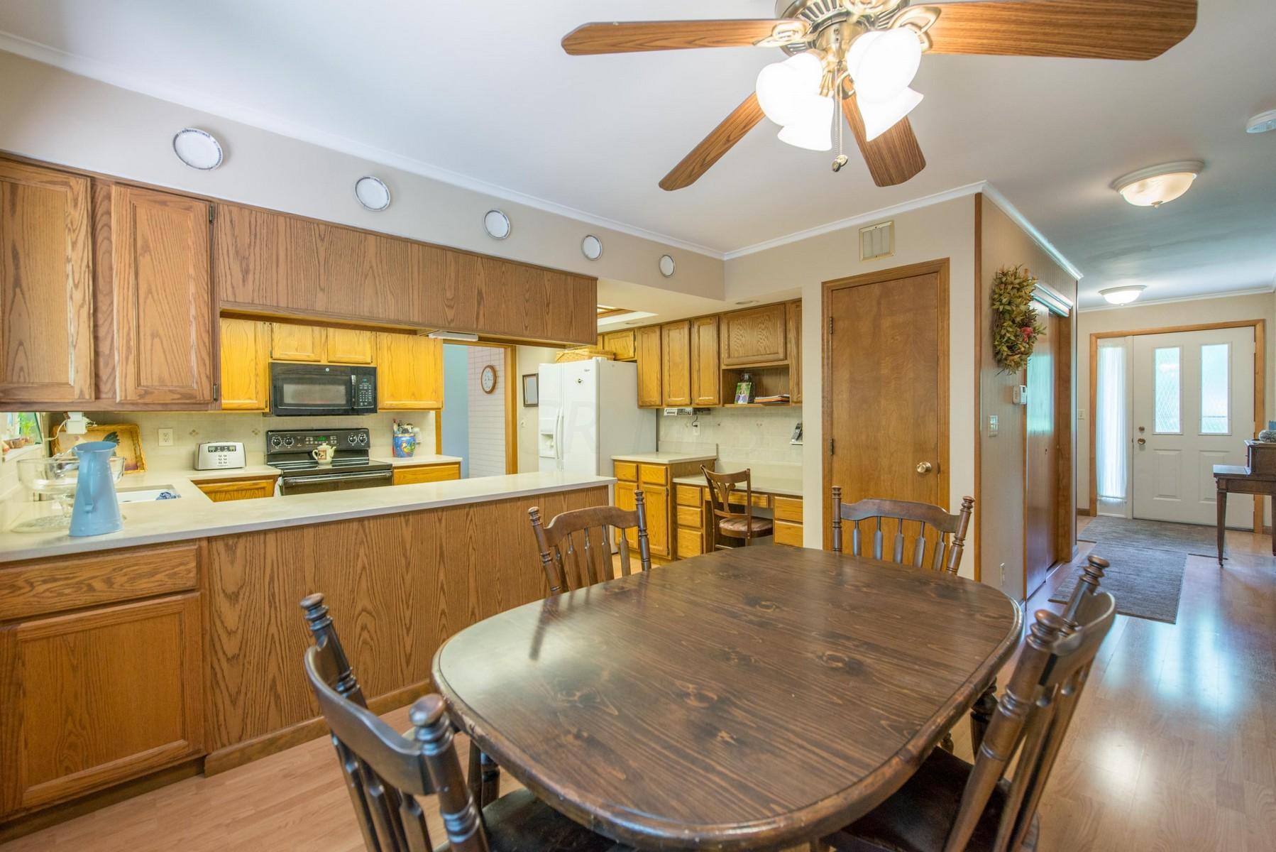 2465 Lytham Road Upper Arlington, OH 43220 - Photo 8 of 50
