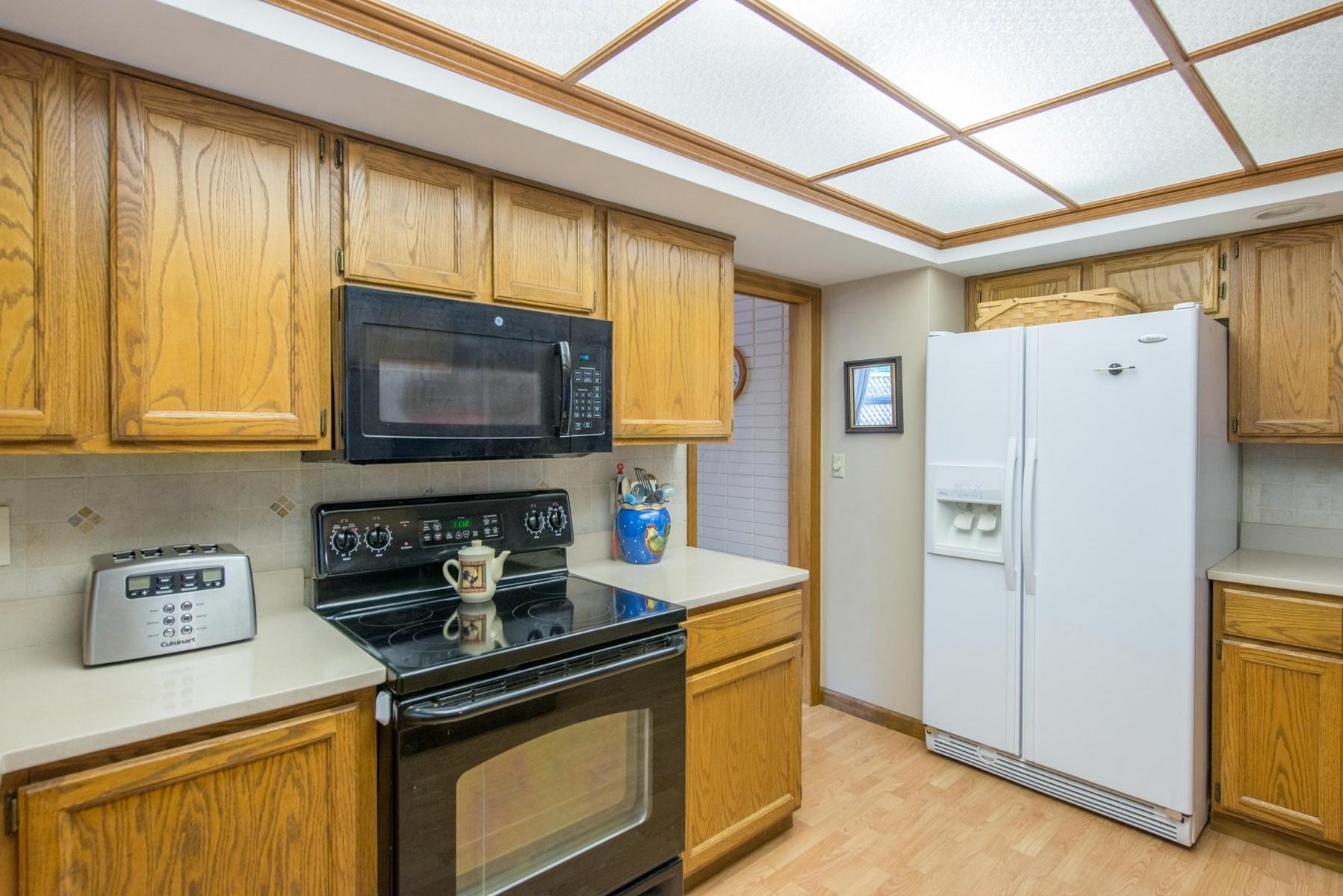 2465 Lytham Road Upper Arlington, OH 43220 - Photo 9 of 50