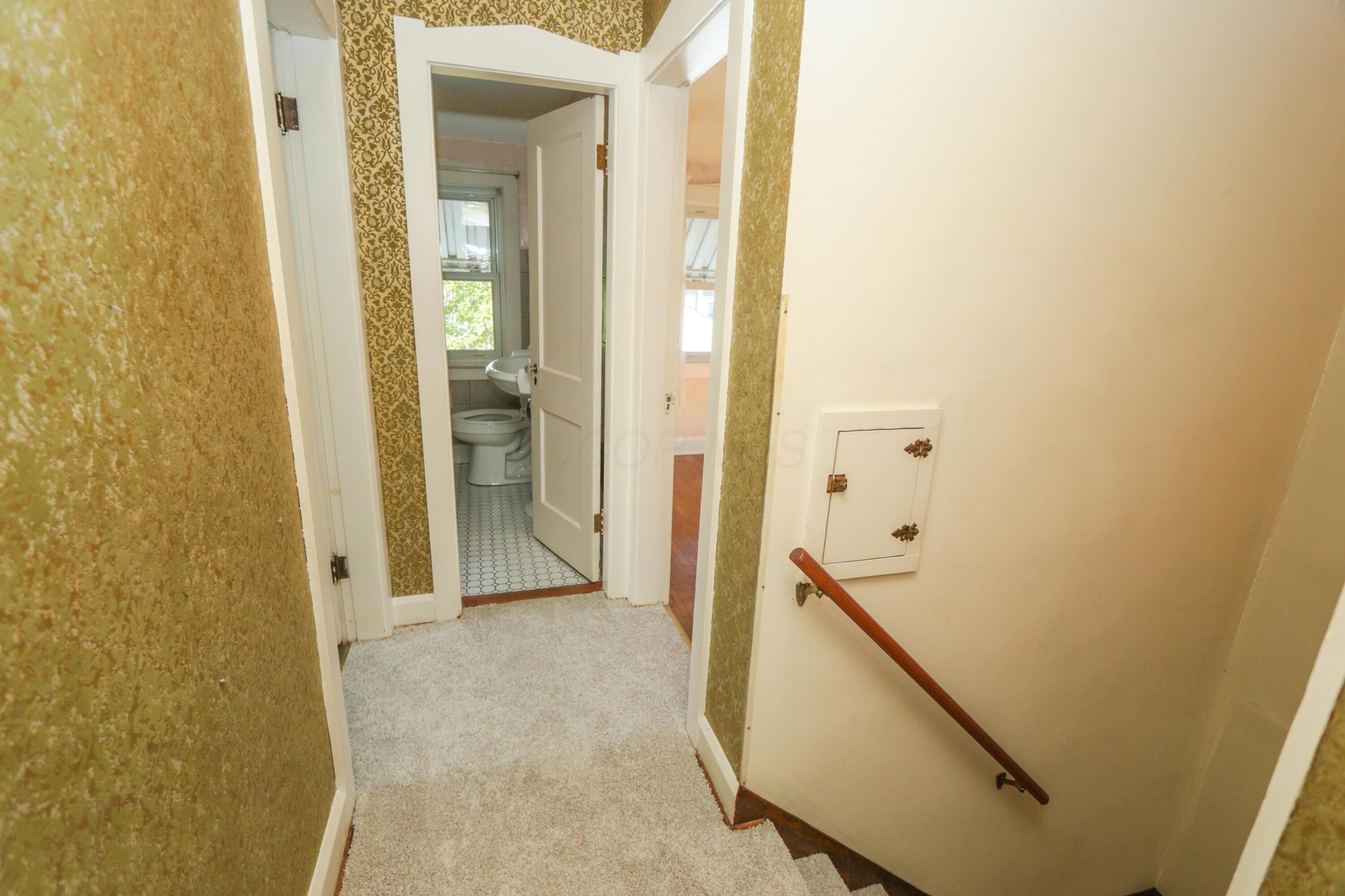 148 Demorest Road Columbus, OH 43204 - Photo 17 of 44 148 Demorest Ave-17