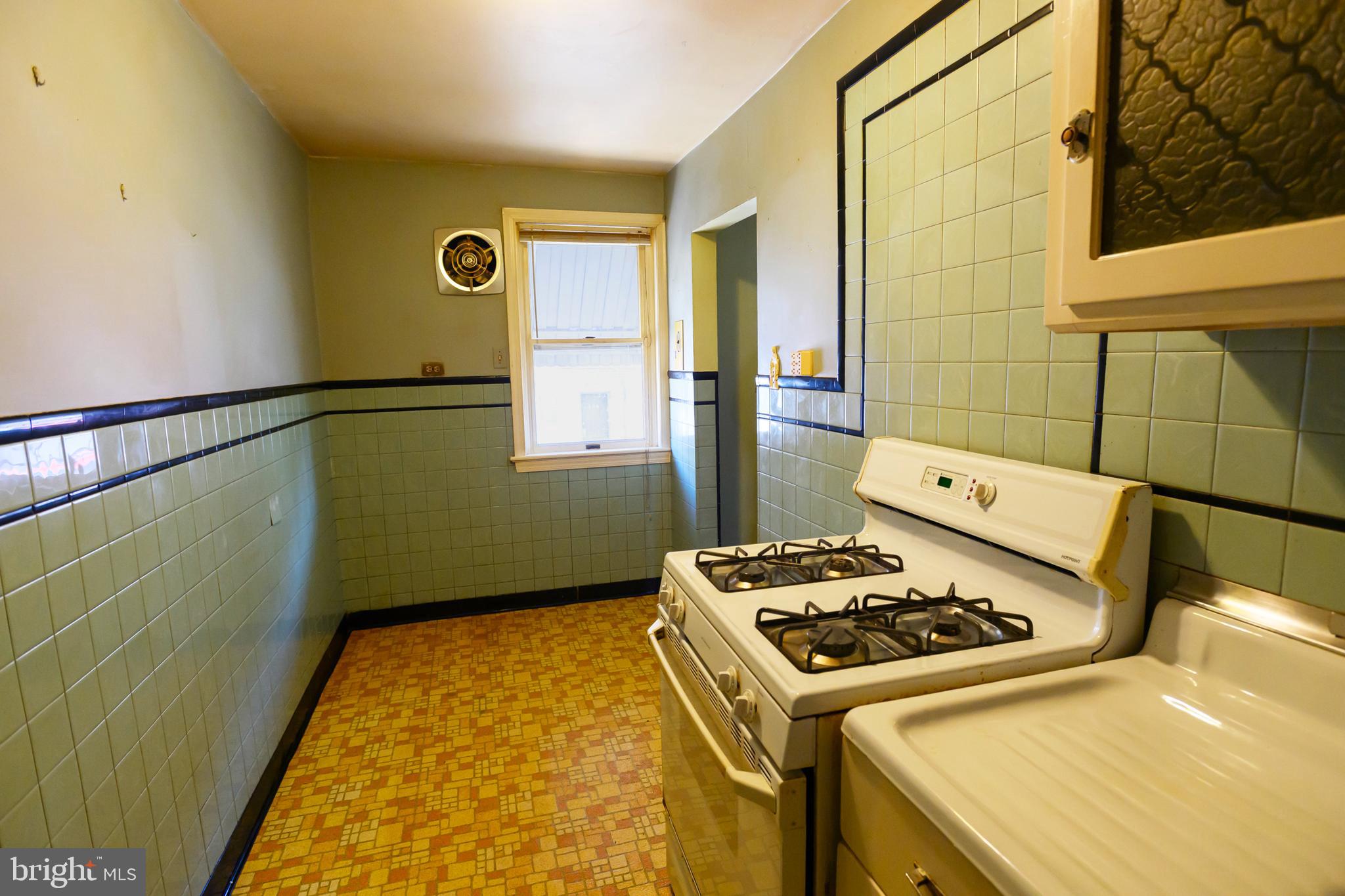 127 Sherbrook Boulevard Upper Darby, PA 19082 - Photo 9 of 24 a kitchen that has a stove and a microwave