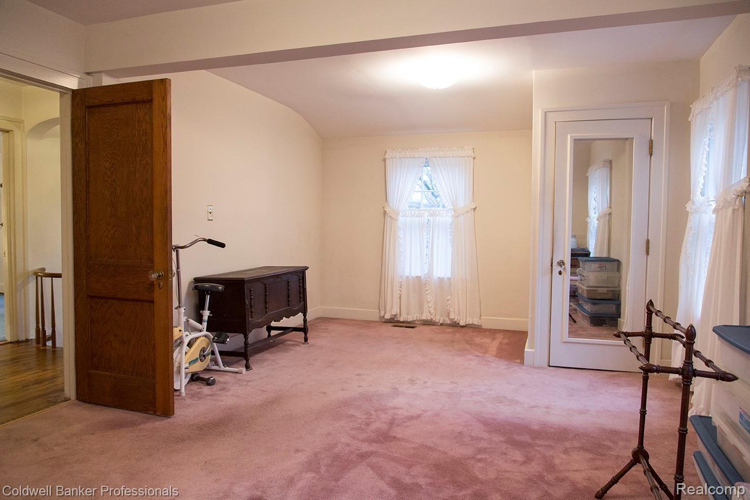 2252 Yorkshire Road Birmingham, MI 48009 - Photo 26 of 34 Master bedroom offers two walk-in closets