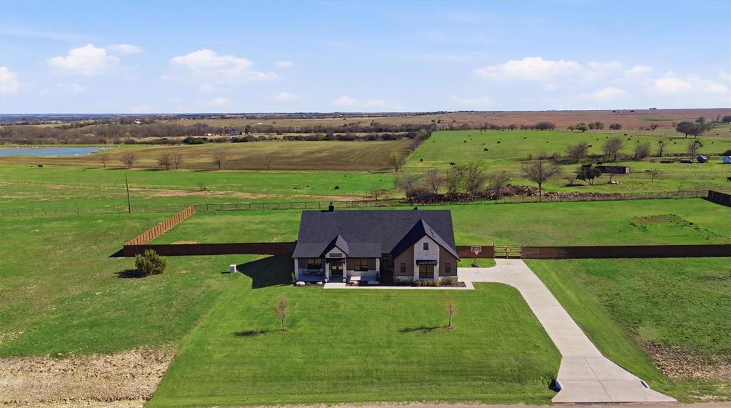 6620 Buffalo Ridge Circle Godley, TX 76044 - Photo 38 of 40 an aerial view of a house with garden