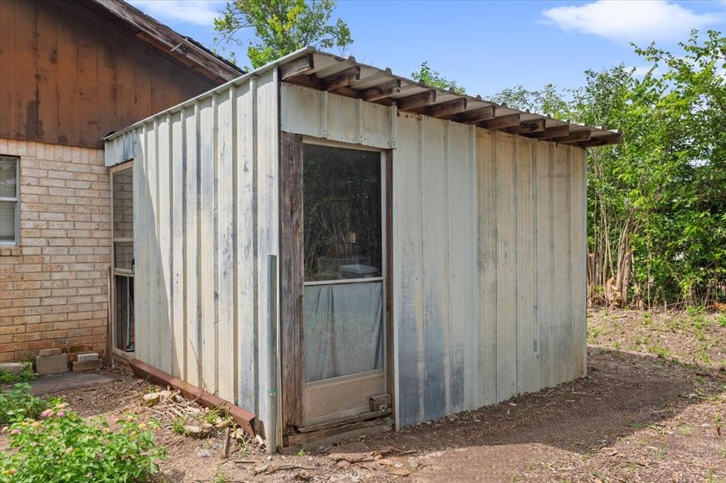 317 Chapman Road Hewitt, TX 76643 - Photo 19 of 20 Detached structure with corrugated metal siding