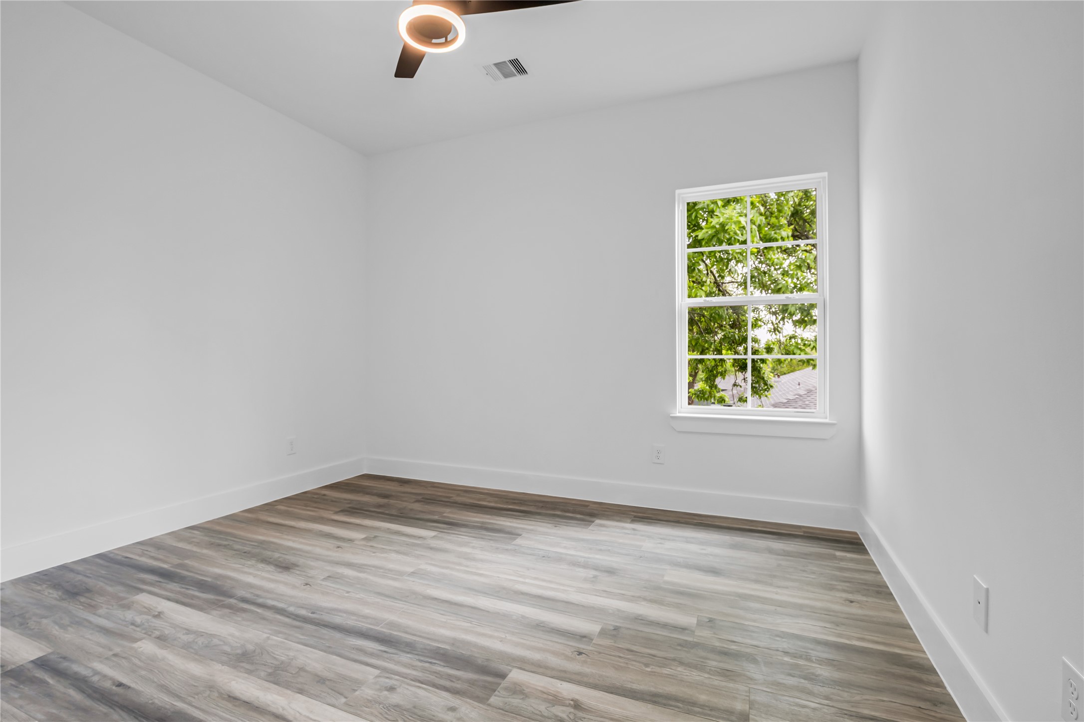3168 Golfcrest Houston, TX 77087 - Photo 12 of 36 Guess bedroom