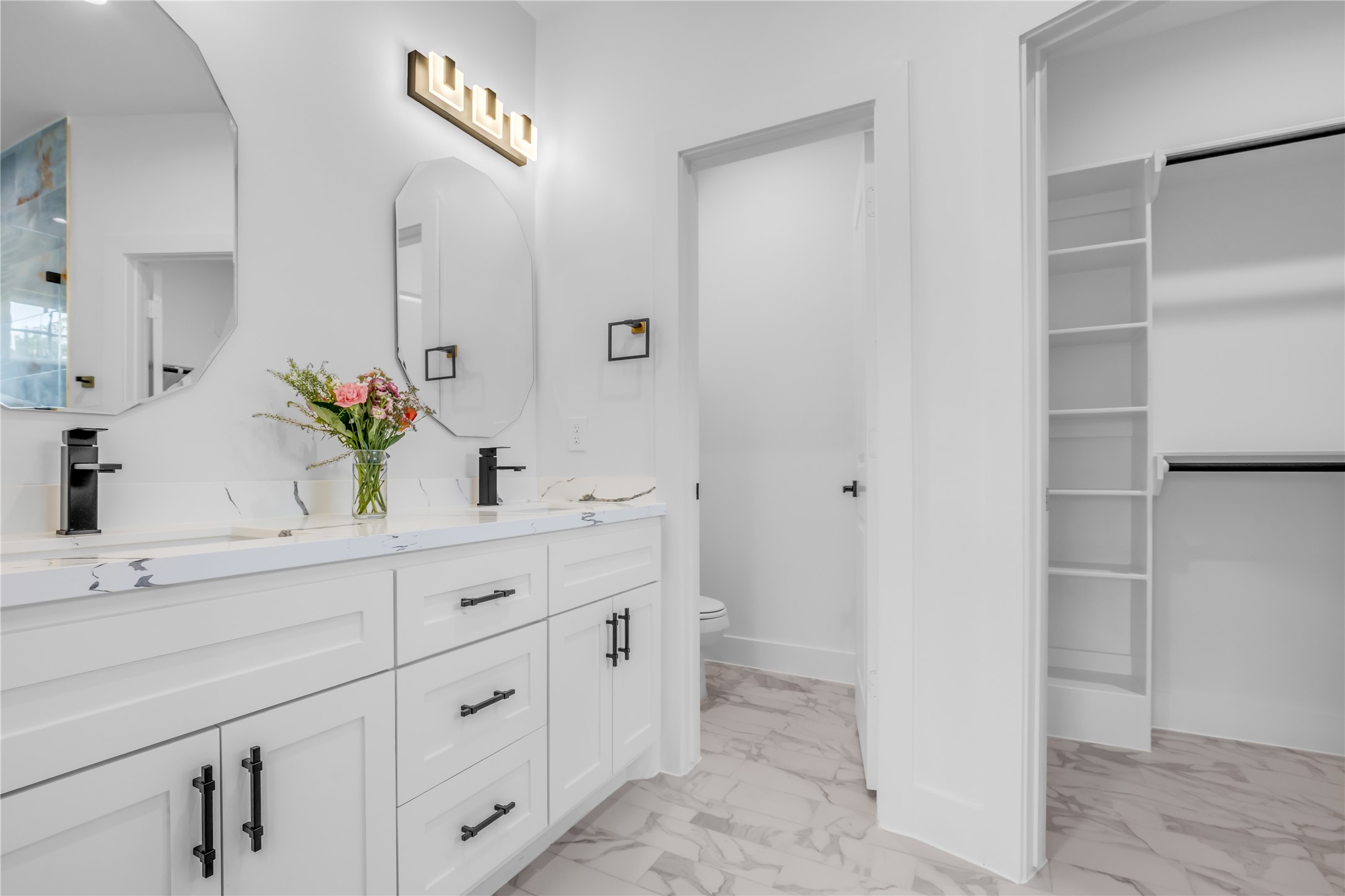 3168 Golfcrest Houston, TX 77087 - Photo 30 of 36 Primary Bathroom