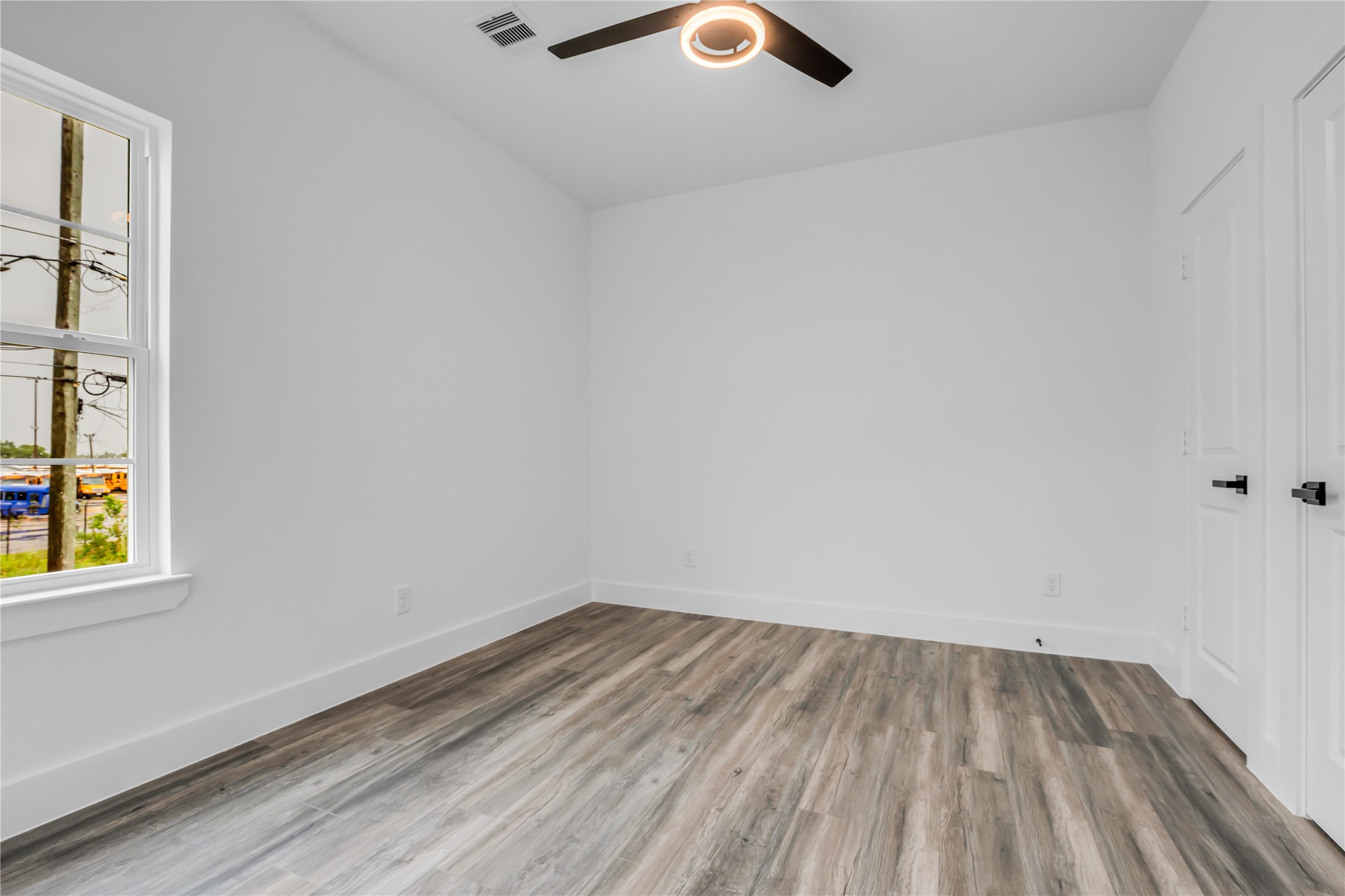 3168 Golfcrest Houston, TX 77087 - Photo 34 of 36 2nd bedroom