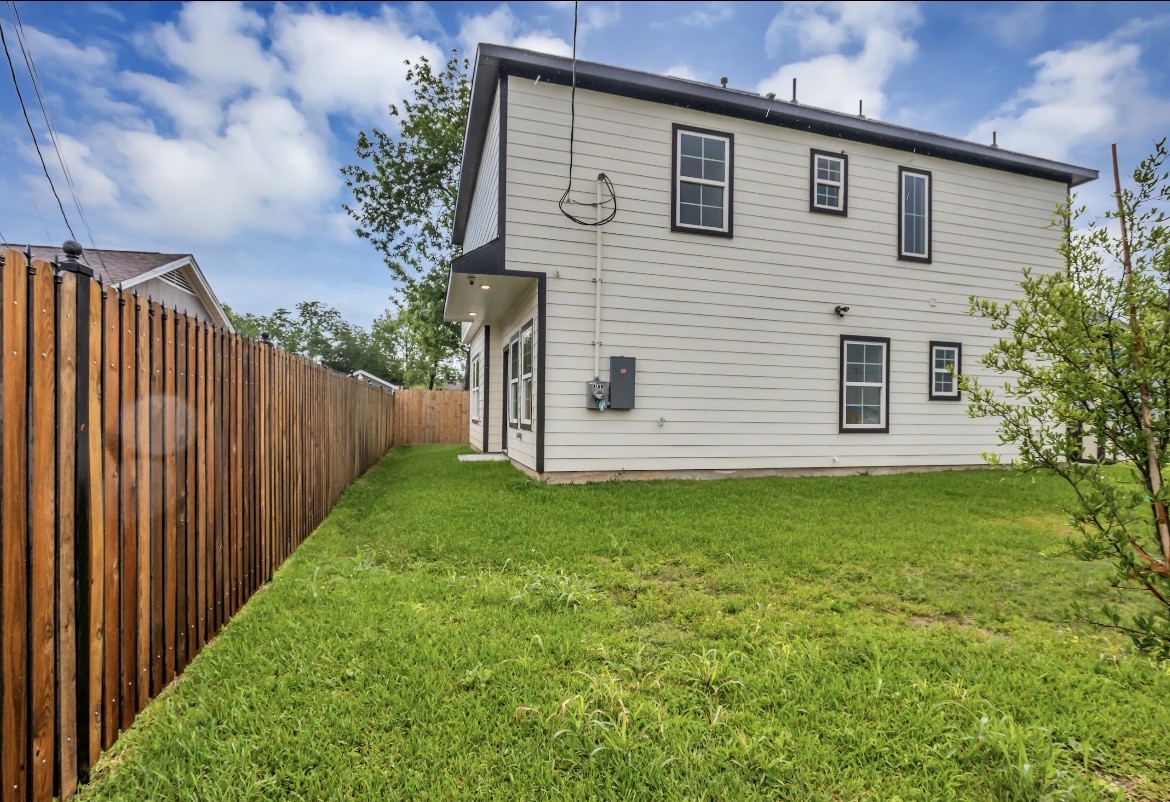 3168 Golfcrest Houston, TX 77087 - Photo 35 of 36 Backyard
