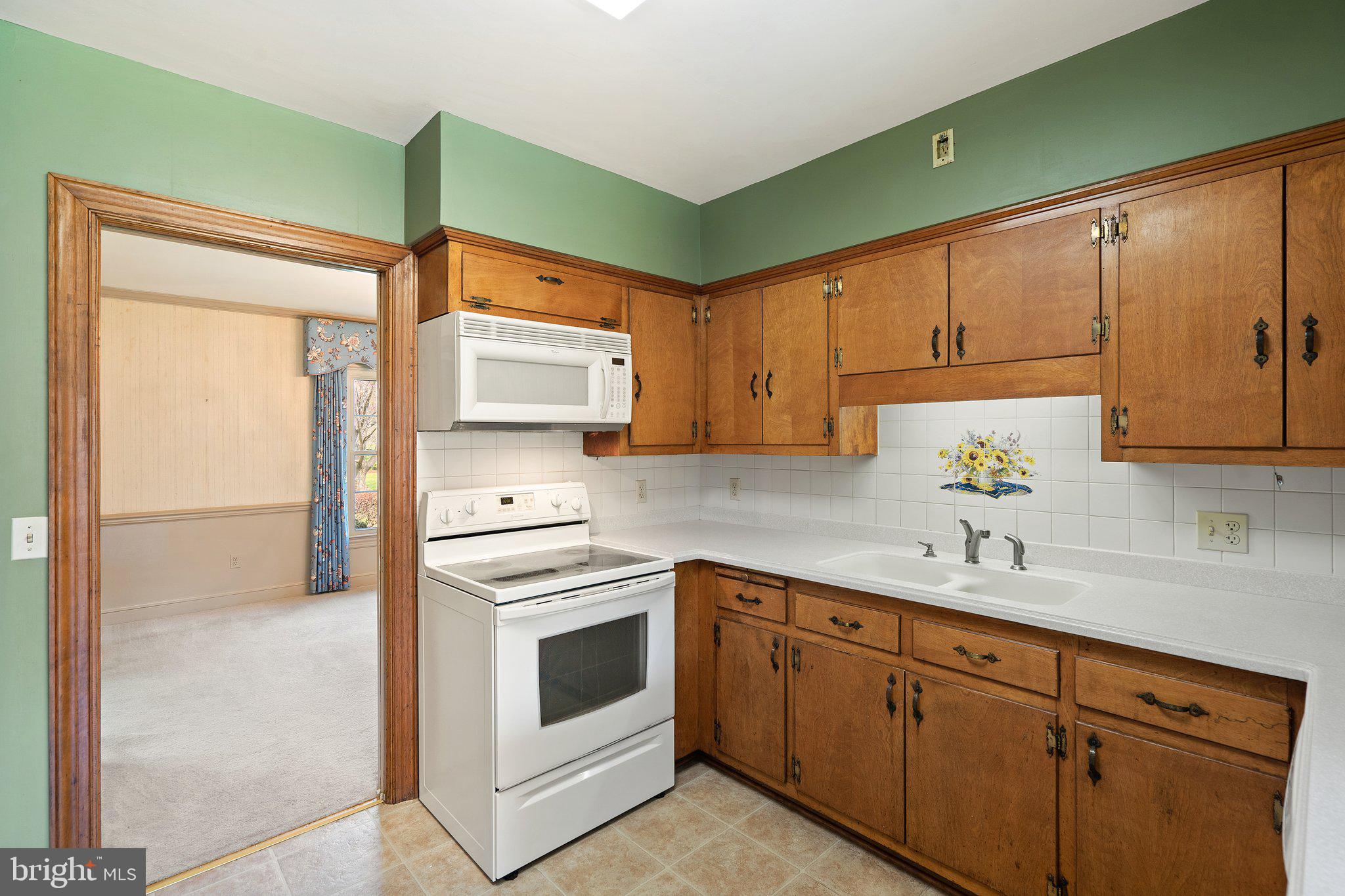 10328 Walker Road Culpeper, VA 22701 - Photo 14 of 79 Kitchen to dining room